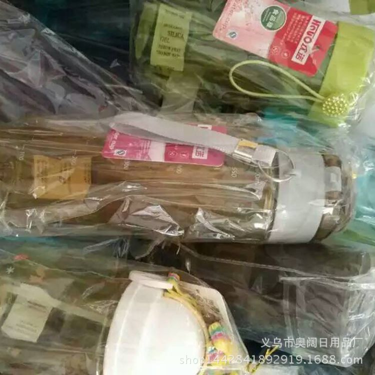 地攤經濟新寵 2016熱賣摔不破太空杯，5元模式搭配錄音廣告批發攻略